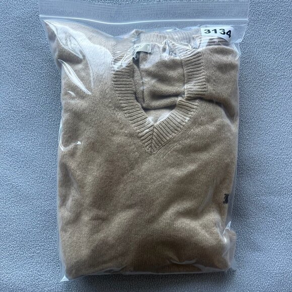 Vtg Burberry Sweater Mens Large Pure Lambswool V Neck Camel Italy Made Classic - Picture 9 of 9